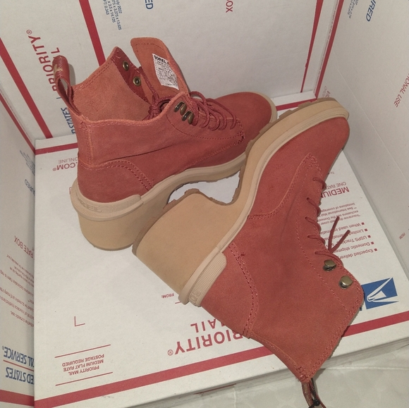 NEW SOREL Hi Line Heel Lace Up Boots - Picture 8 of 9